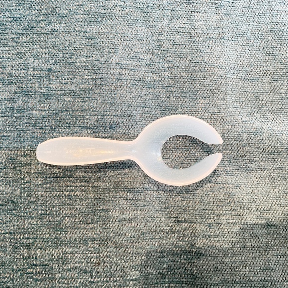 BNWOT Tupperware Egg Lifter Spoon in Clear - Picture 5 of 6